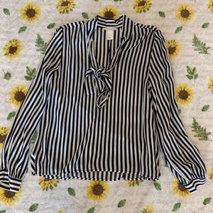 Women’s blouse, black&white, size 6🖤🤍